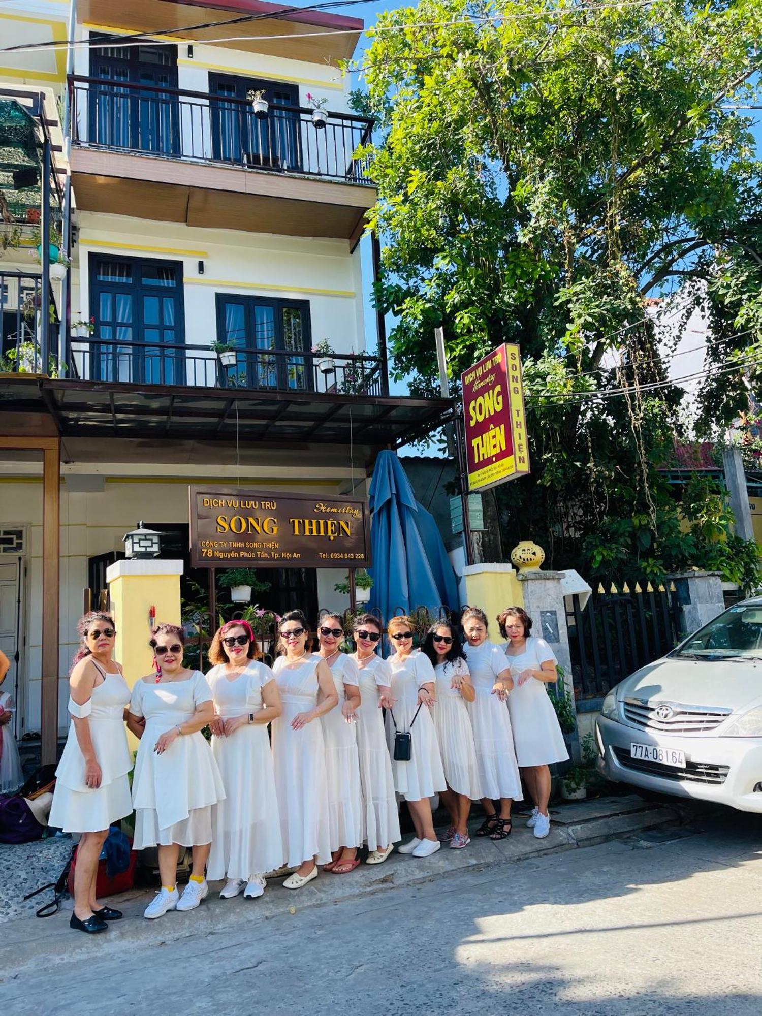 Song Thien Homestay Хойан Экстерьер фото